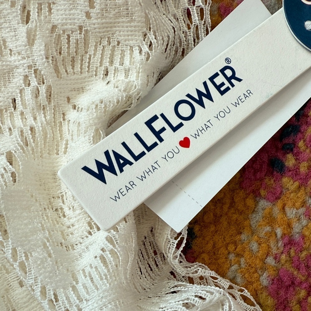 Wallflower Floral Lace Cardigan - Picture 4 of 6